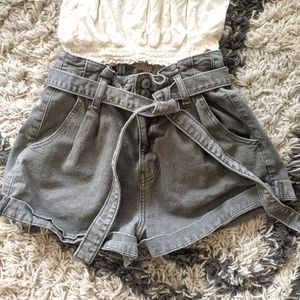 American Eagle size 2 Olive Paperbag Mom Shorts